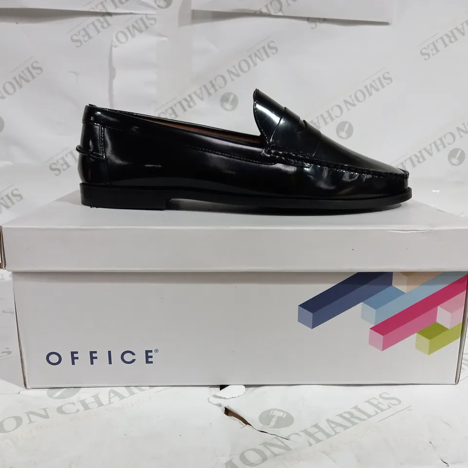 PAIR OF OFFICE MARVIN PENNY LOAFERS IN BLACK SHINE - UK SIZE 11