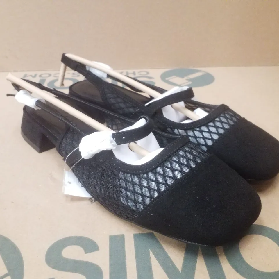 BOX CONTAINING APPROXIMATELY 9 PAIRS OF BRAND NEW SIMPLY BE BLACK JUPITER WIDE MESH SLINGBACK FLATS - SIZE 7