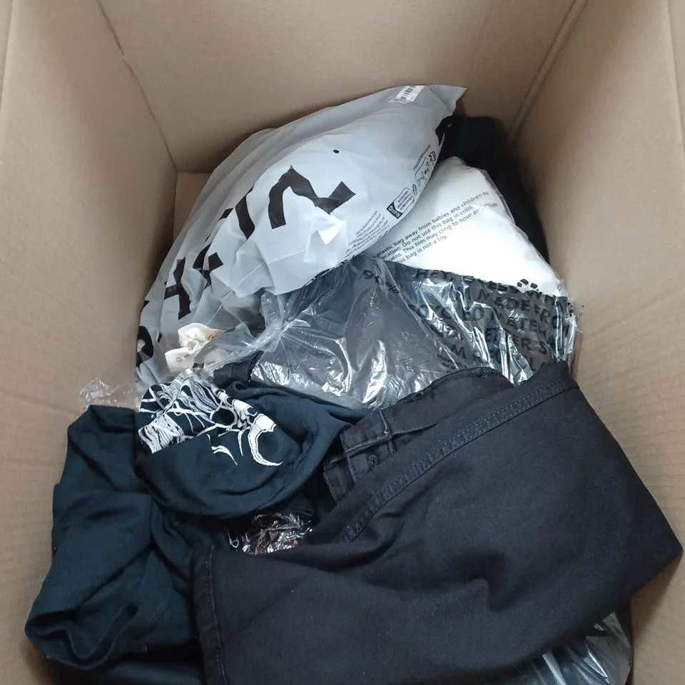 BOX OF APPROXIMATELY 15 ASSORTED CLOTHING ITEMS TO INCLUDE LED BEANIE HAT, SHEIN TOP, NEW LOOK SKIRT ETC