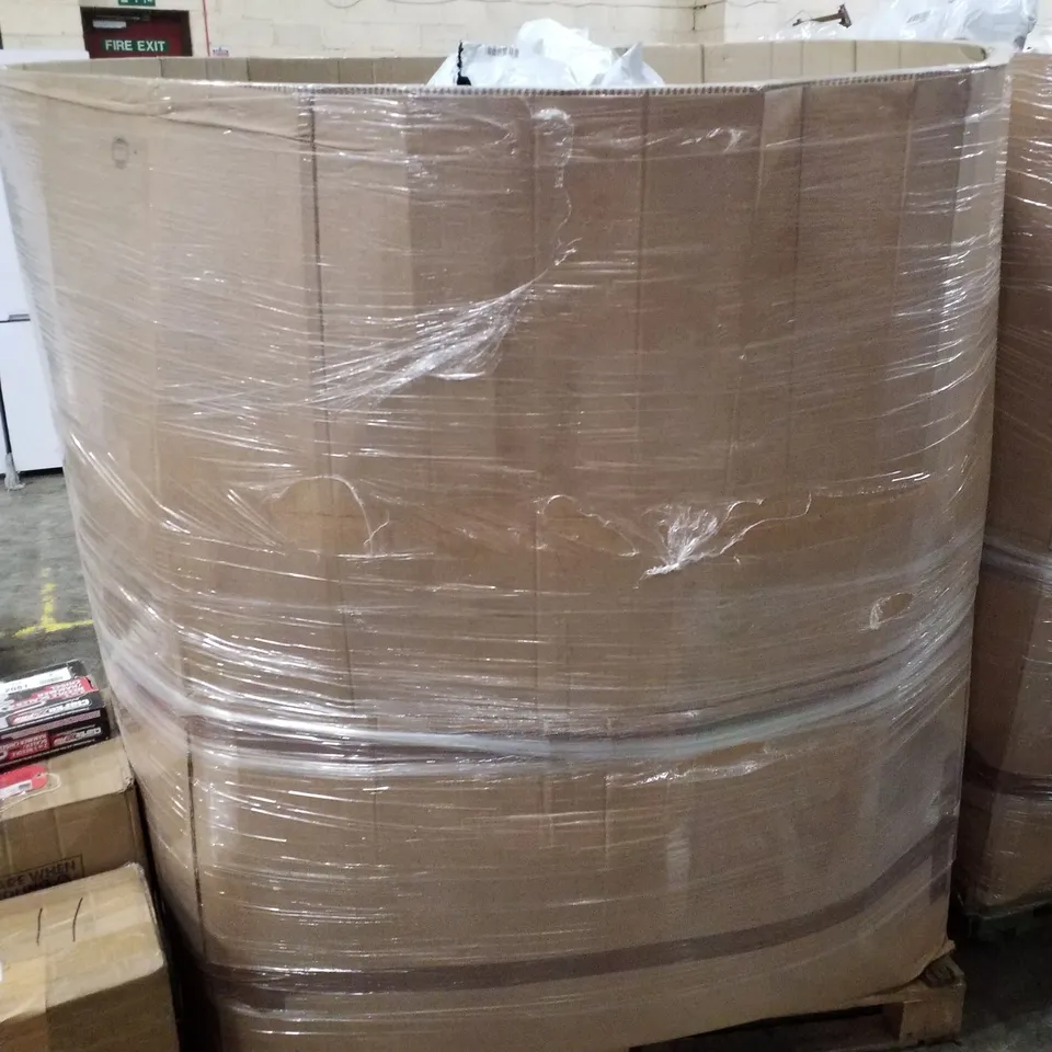 PALLET CONTAINING ASSORTED GARDEN HOSES 