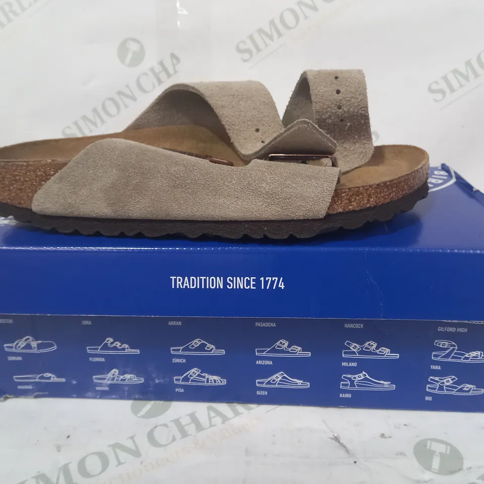 BOXED PAIR OF BIRKENSTOCK ARIZONA BS OPEN TOE SANDALS IN STONE COLOUR EU SIZE 38
