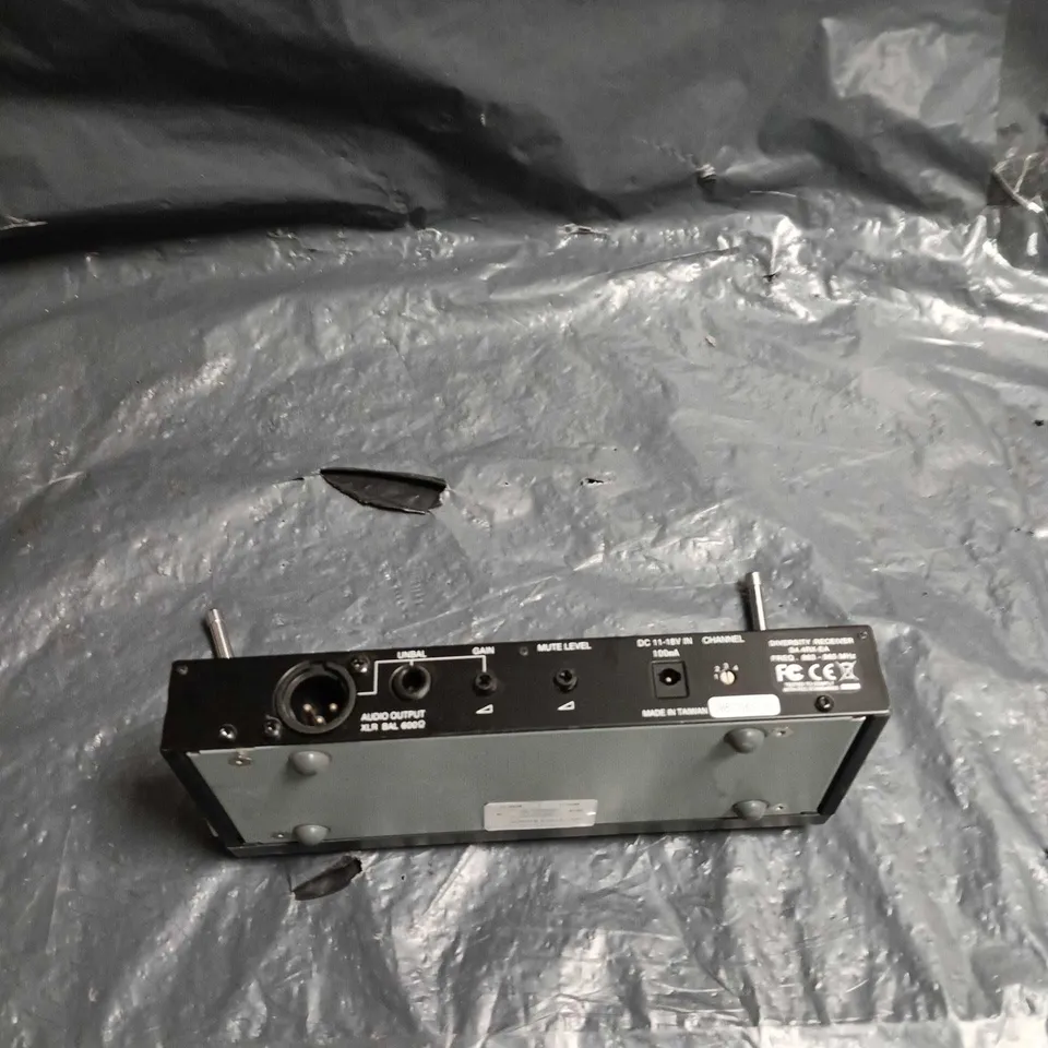 TRANTEC UHF RADIO MICROPHONE SYSTEM