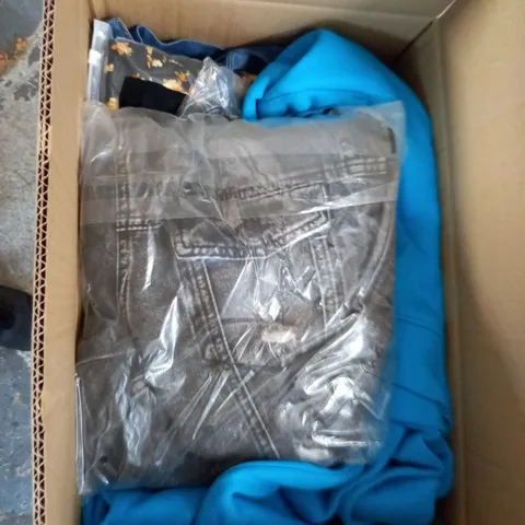 MEDIUM BOX OF ASSORTED CLOTHING ITEMS IN VARIOUS SIZES AND COLOURS