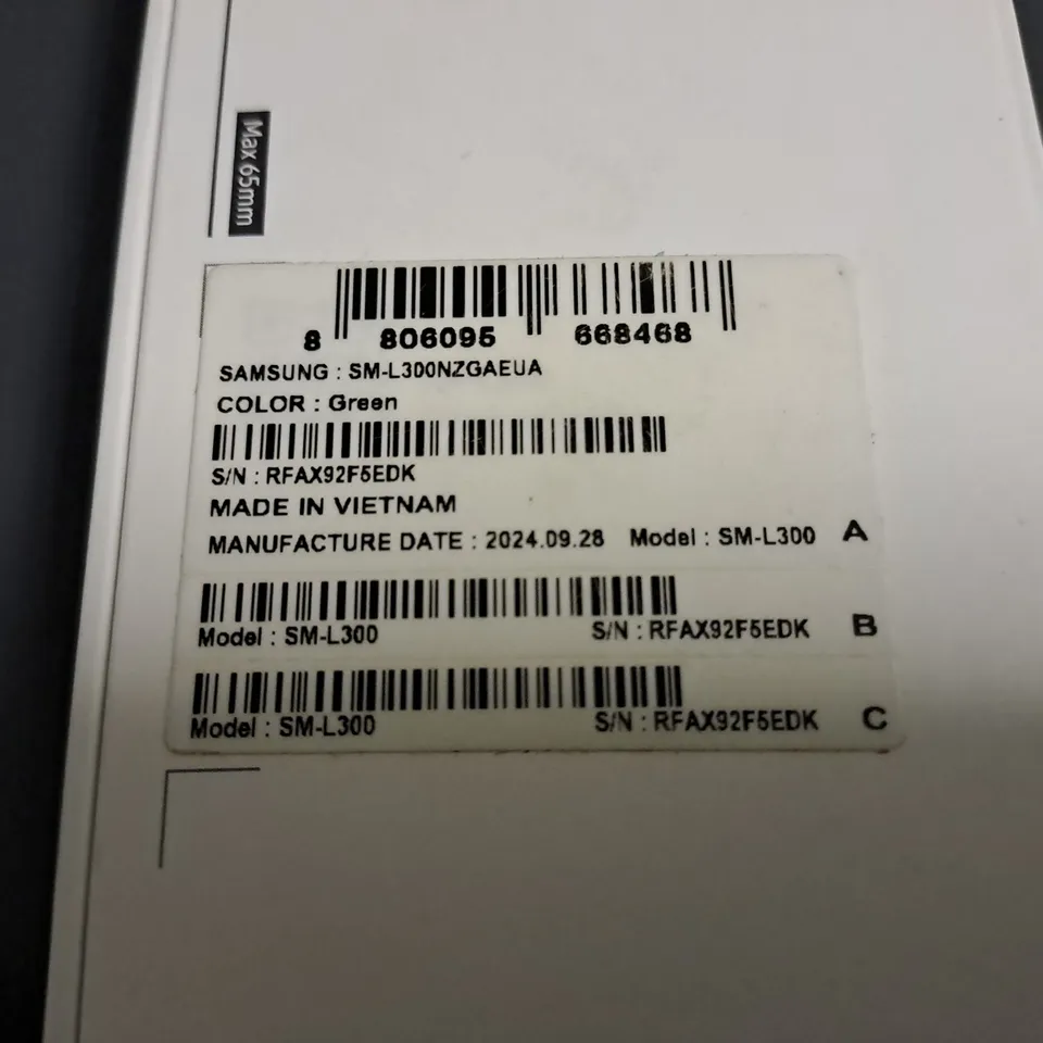 SEALED SAMSUNG GALAXY WATCH7 IN GREEN - SM-L300