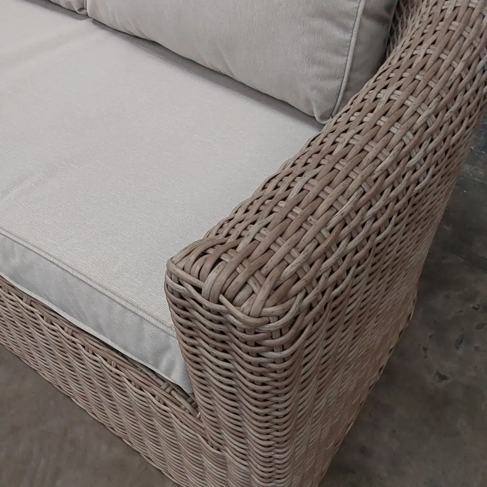 BOXED PRIMROSE LIVING GARDEN AND PATIO CURVED 2 SEATER SOFA IN NATURAL COLOUR WITH CUSHIONS 