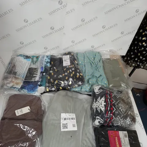 50 ASSORTED CLOTHING ITEMS TOO INCLUDE TOPS , TROUSERS AND DRESSES , ETC