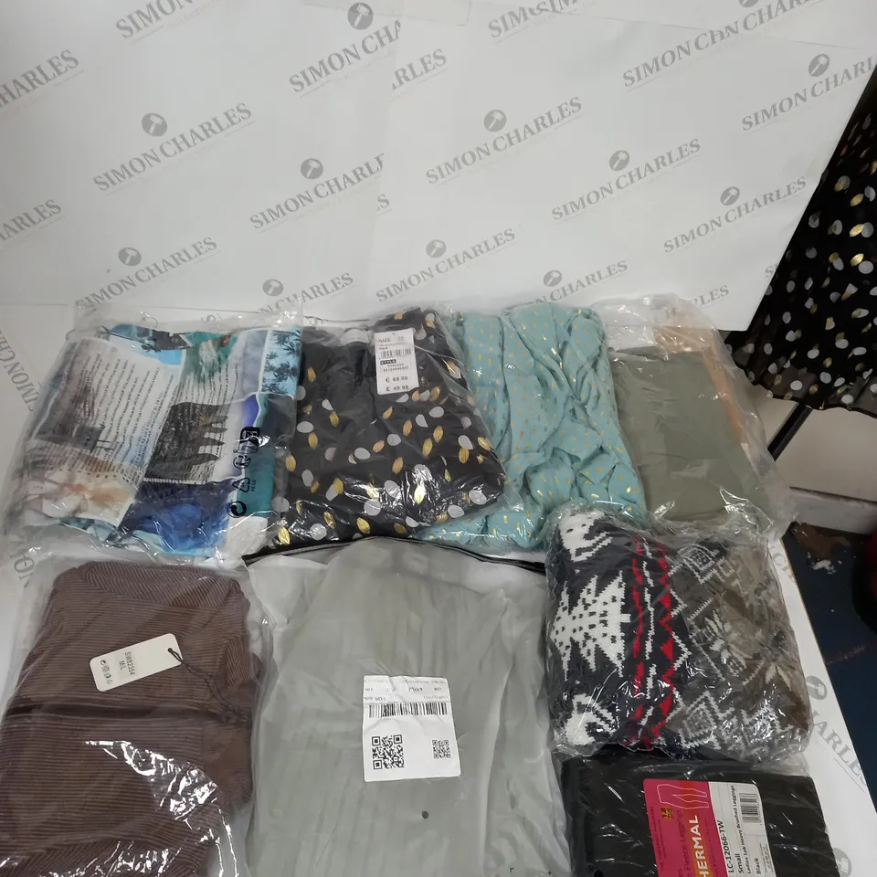 50 ASSORTED CLOTHING ITEMS TOO INCLUDE TOPS , TROUSERS AND DRESSES , ETC 