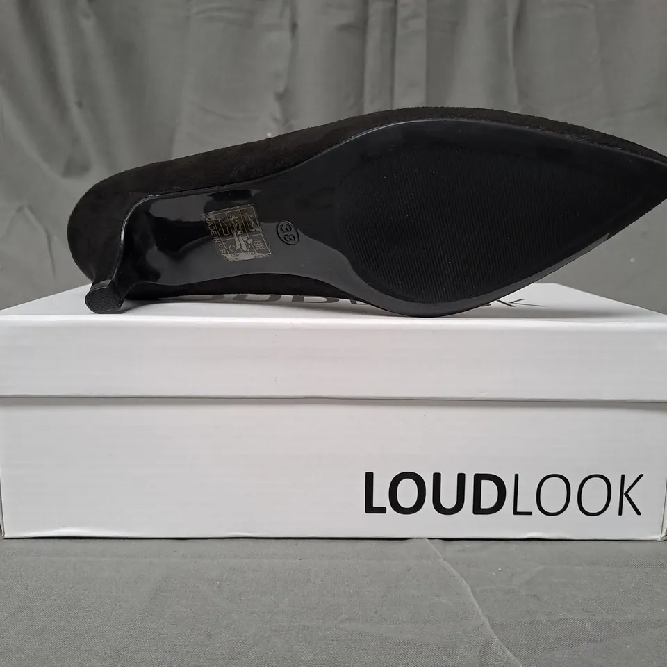 BOXED PAIR OF LOUDLOOK POINTED TOE LOW HEELED SHOES IN BLACK EU SIZE 38