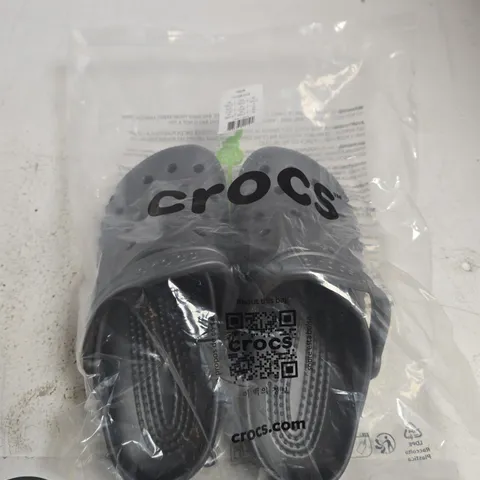 PAIR OF CLASSIC CROCS SLIDES – GREY/BLACK – SIZE H8/F10