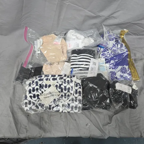 APPROXIMATELY 20 ASSORTED CLOTHING ITEMS IN VARIOUS COLOURS, SIZES, AND STYLES TO INCLUDE BRANDS SUCH AS DAVID SOLUTIONS, ANITA, CYBERJAMMIES, ETC