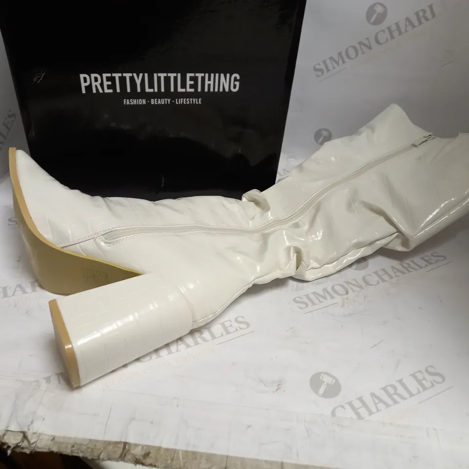 BOXED PRETTY LITTLE THING WHITE HIGH BLOCK HEEL KNEE HIGH BOOTS SIZE 7