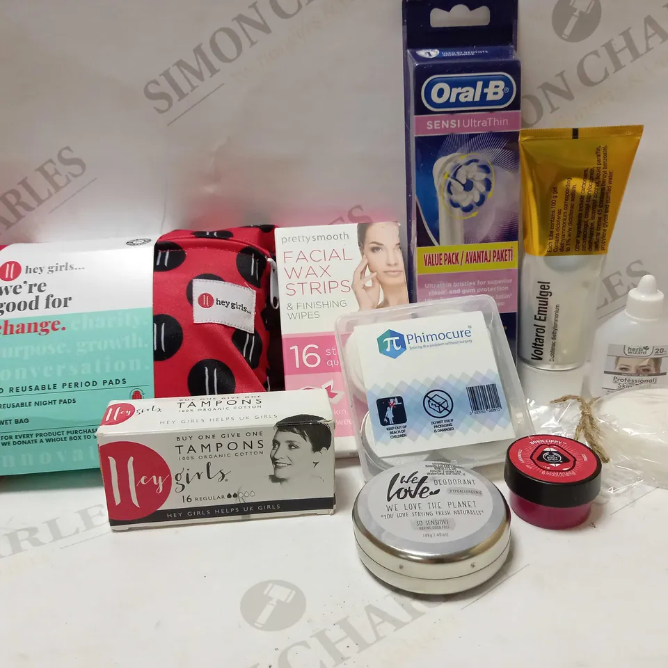LOT OF APPROX 10 ASSORTED COSMETIC ITEMS TO INCLUDE FACIAL WAX STRIPS, ORAL B BRUSH HEADS, SOAP BAR, ETC