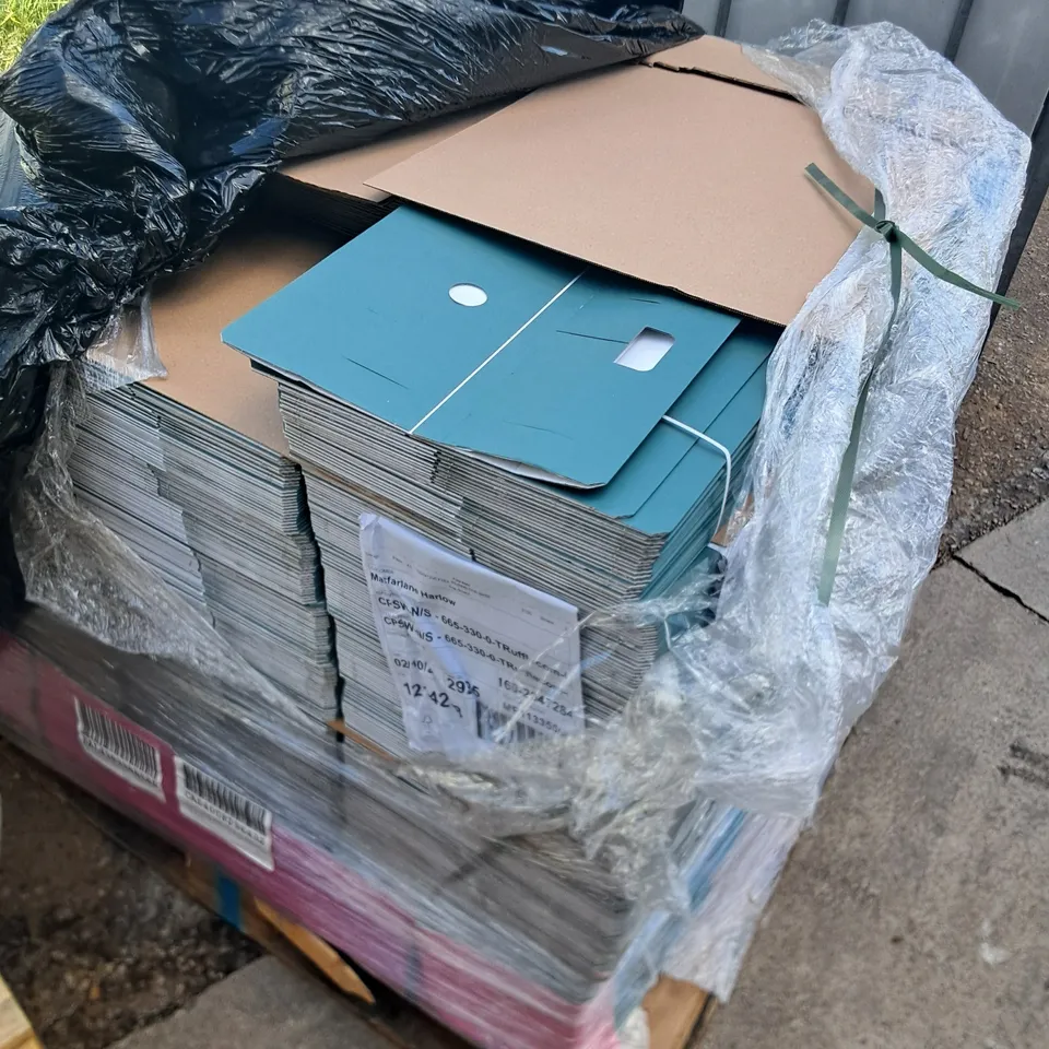 PALLET OF APPROXIMATELY 2000 FULL PERIMETER CARDBOARD BASES 1000 X 1200
