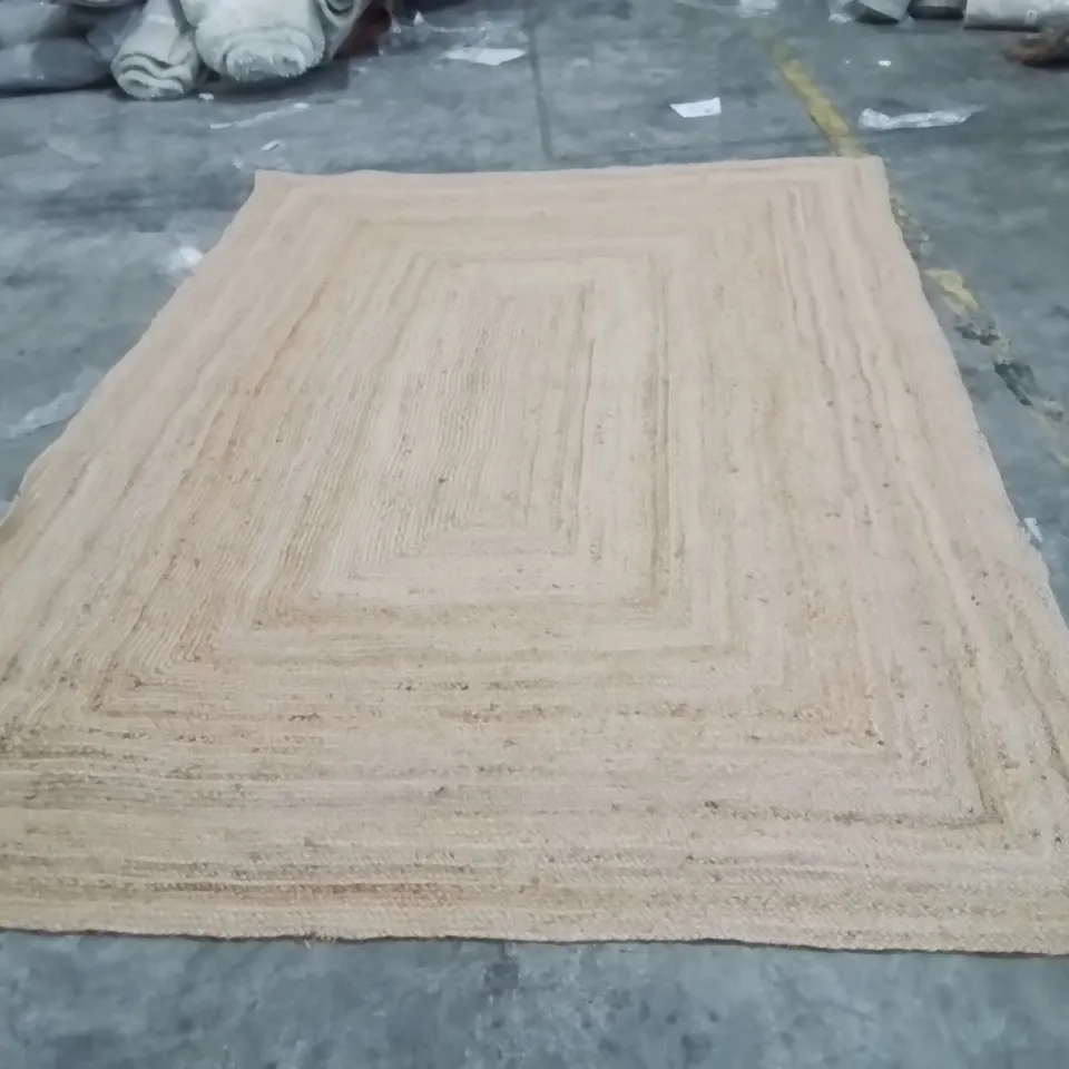 QUALITY DESIGNER AREA RUG - APPROXIMATELY 290x210