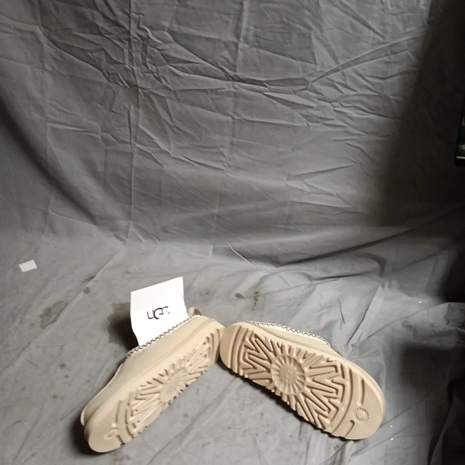 UGG WOMEN'S BEIGE SUEDE SHEARLING ANKLE BOOTS UK6