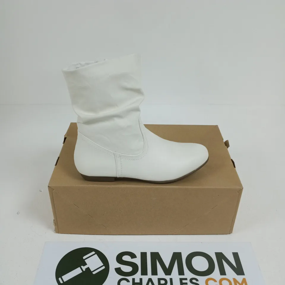 BOXED PAIR OF WHITE LEATHER ANKLE BOOTS – SIZE 38