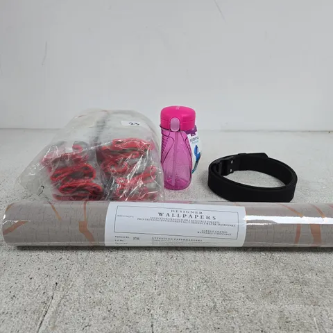 BOX OF APPROXIMATELY 20 ASSORTED HOUSEHOLD ITEMS TO INCLUDE WALLPAPER, BELT, SAFETY GLOVES, SISTEMA WATER BOTLE ETC