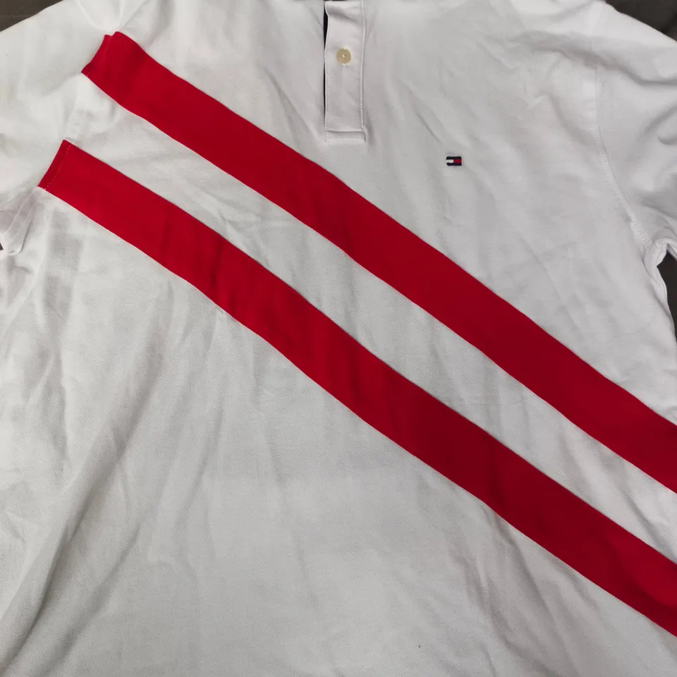 TOMMY HILFIGER POLO SHIRT IN WHITE/RED SIZE UK MEDIUM