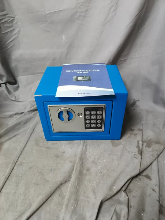 Lot 181: BLUE SAFE WITH KEYPAD LOCK AND CIRCULAR DIAL - 5477367 | Simon ...