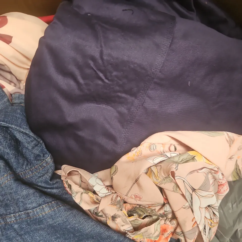 APPROXIMATELY 20 ASSORTED CLOTHING AND FASHION PRODUCTS IN VARIOUS STYLES AND SIZES - COLLECTION ONLY