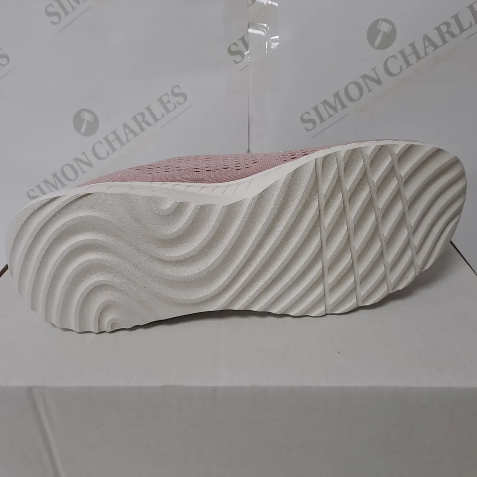 BOXED PAIR OF WOMEN'S SKETCHERS BOBS SQUAD TRAINERS - BLUSH // SIZE: 6 UK 