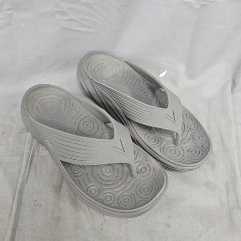 VIONIC MONSTER TIDE RX SLIP ON SANDAL - 6