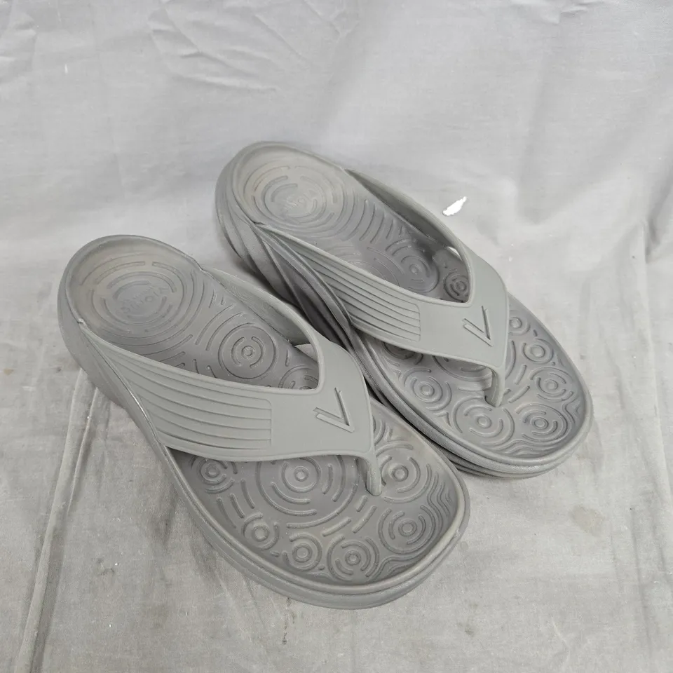 VIONIC MONSTER TIDE RX SLIP ON SANDAL - 6