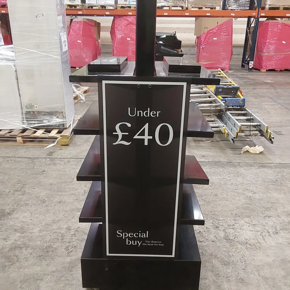 RETAIL SHOP FITTING UNIT ON WHEELS 