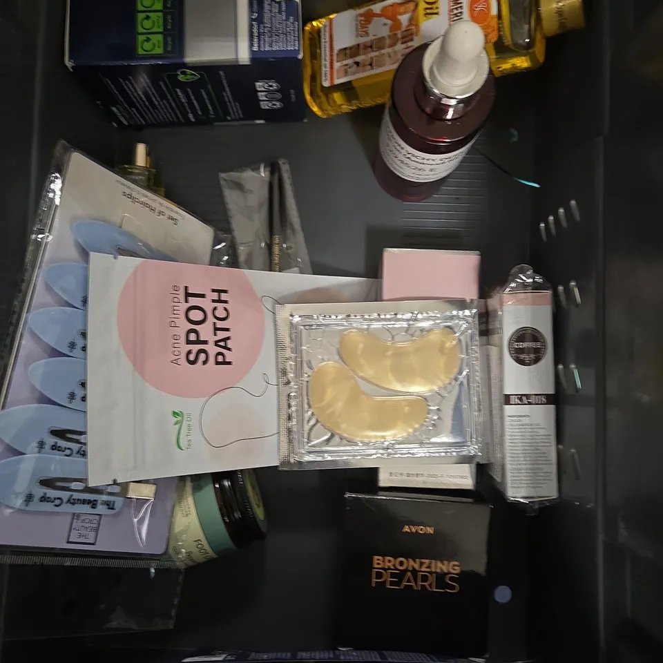 APPROXIMATEY 20 ASSORTED HEALTH AND BEAUTY PRODUCTS TO INCLUDE - LANOLIPS LIP SCRUB - HARUHARU WONDER CLEANSING OIL - NYX BUTTERMELT BLUSH - ETC
