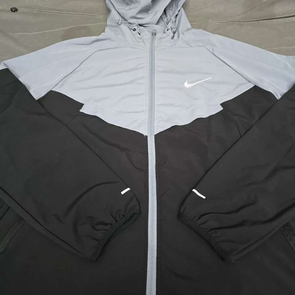 NIKE COLOUR-BLOCK WINDBREAKER JACKET – GREY & BLACK - SIZE XL