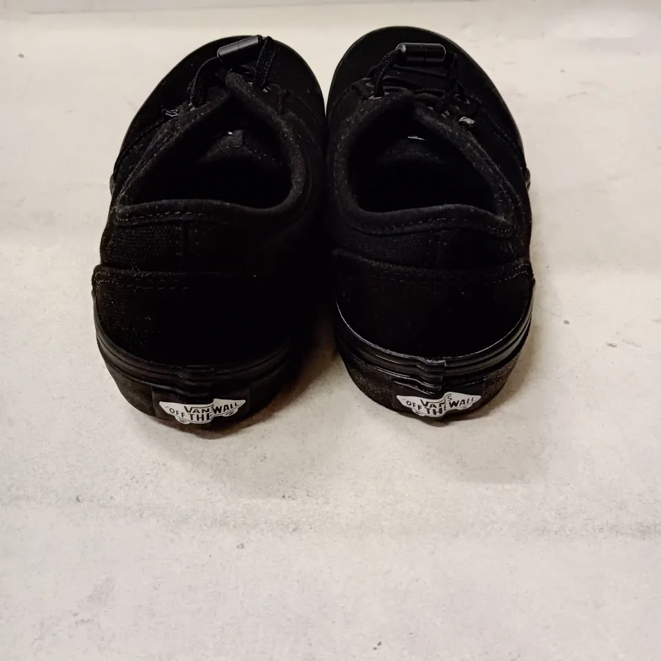 VANS BLACK CANVAS SHOES – KID'S TRAINERS, UK 2.5 (EU 34) – PRE-OWNED