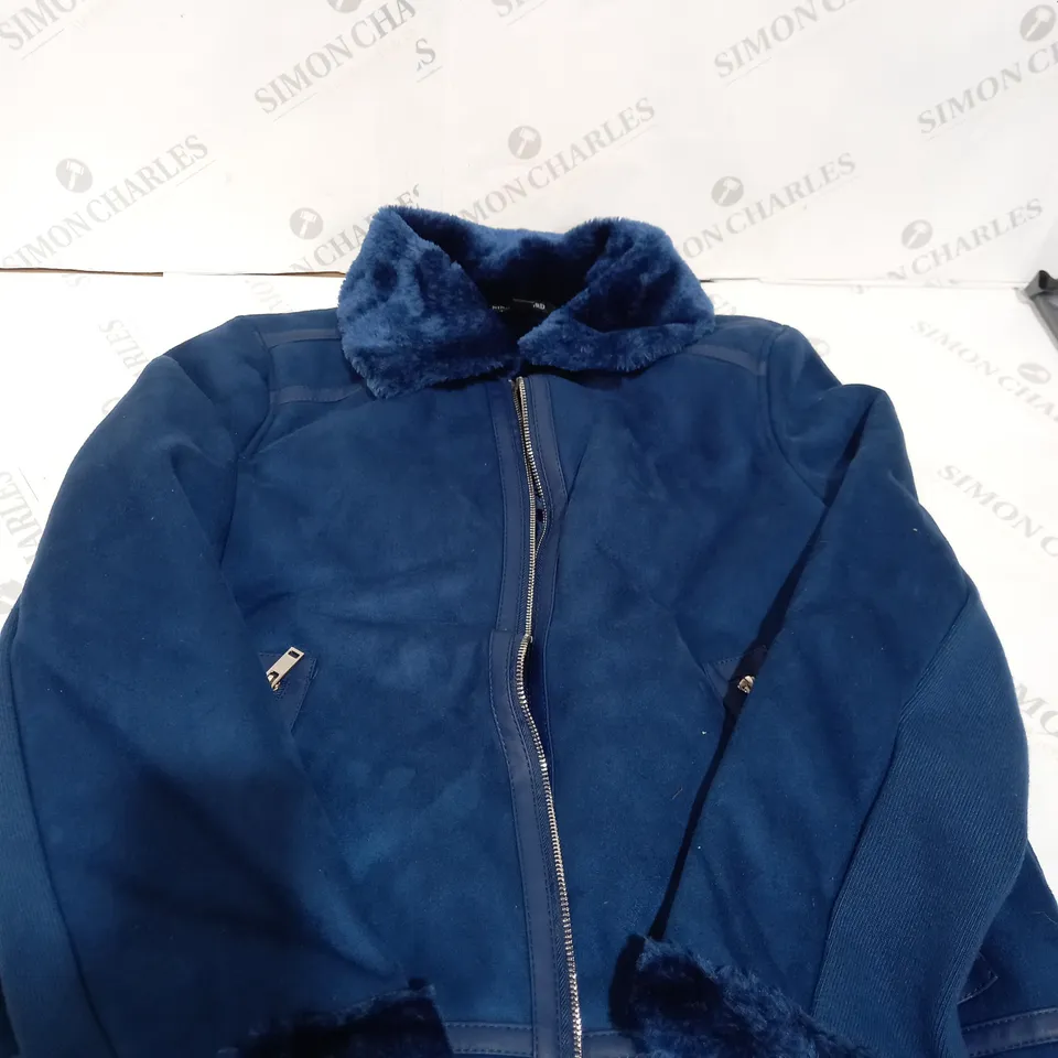 BOX OF APPROXIMATELY 20 ASSORTED CLOTHING ITEMS TO INCLUDE COAT, BLAZER, JUMPERS ETC