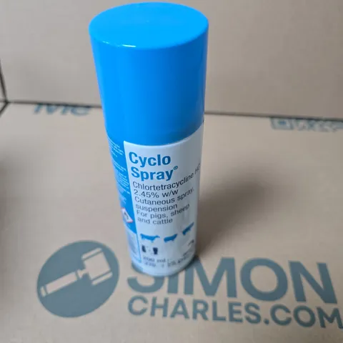 BOX OF APPROXIMATELY 12  X CYCLO SPRAY CHLORTETRACYCLINE HCL 2.45% VETERINARY SPRAY FOR PIGS, SHEEP & CATTLE