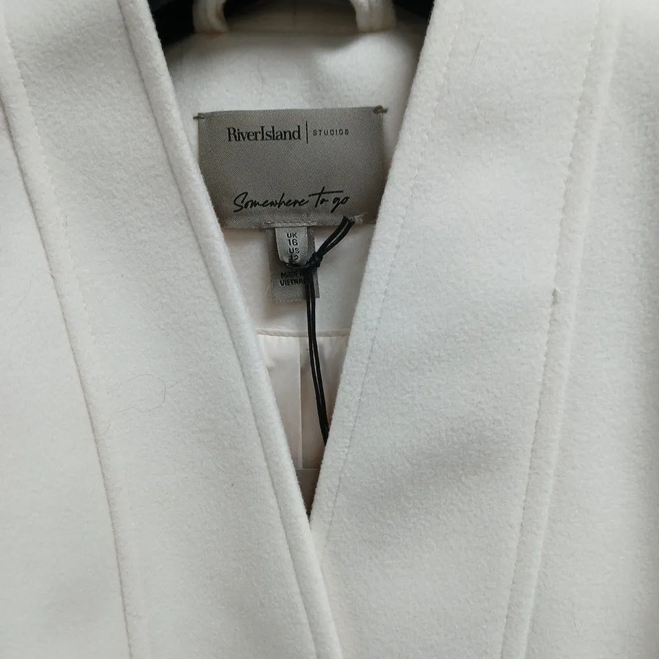 RIVER ISLAND SHORT BELTED WRAP COAT - CREAM - SIZE 16