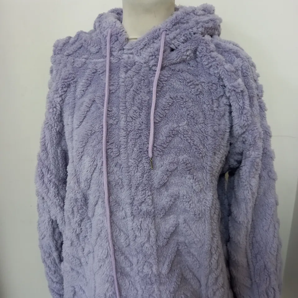 APPROXIMATELY 20 ASSORTED ITEMS TO INCLUDE TOPS AND TROUSERS 