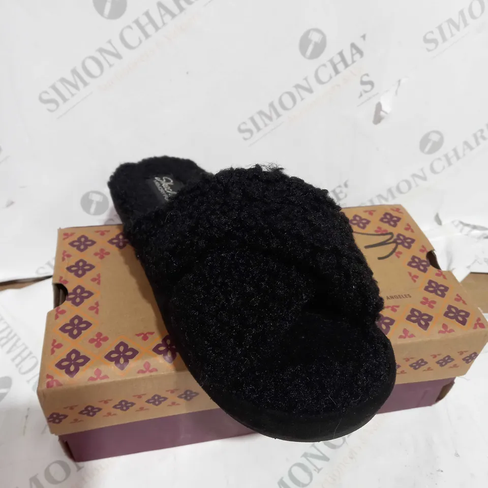 SKECHERS COZY SLIPPERS BLACK - UK SIZE 4