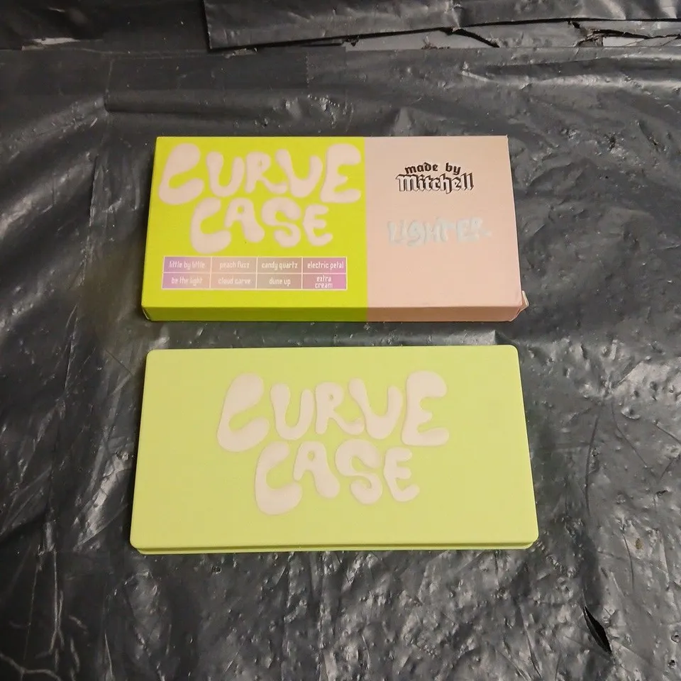 MADE BY MITCHELL CURVE CASE CREAM BLUSHER/BRONZER PALETTE – LIGHTER