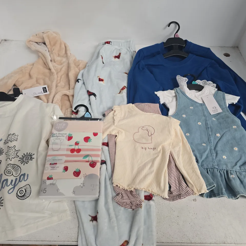 LARGE QUANTITY OF ASSORTED KIDS CLOTHING ITEMS TO INCLUDE F&F, FRED & FLO AND TRUETEX