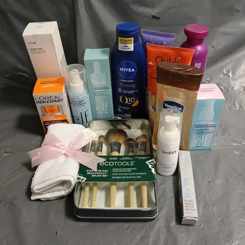 APPROXIMATELY 20 ASSORTED HEALTH & BEAUTY PRODUCTS TO INCLUDE ELF JUICY PINK GEL DROPS, MEDIK8 HYDRATING ROSEMARY FOAM, GIVE ME BLONDE SHOT, ETC