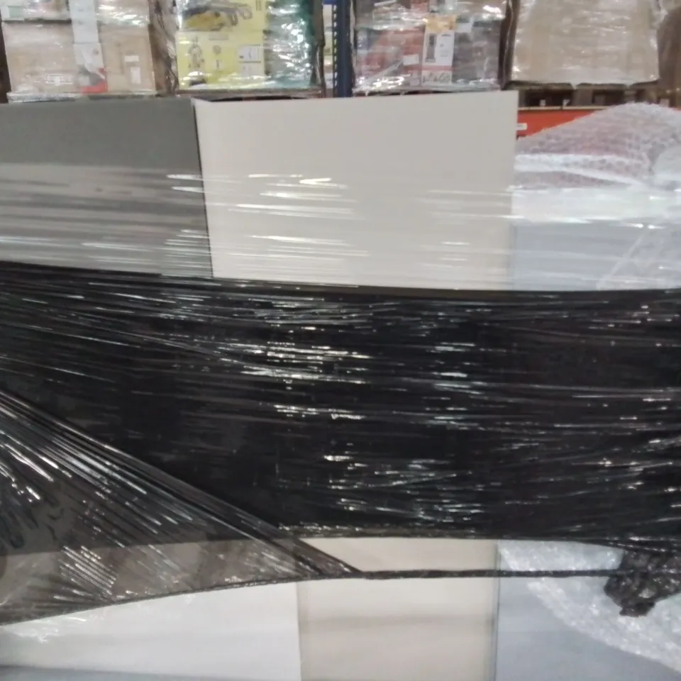 PALLET OF ASSORTED BATHROOM CABINETS AND FITTINGS INCLUDES WALL MIRROR