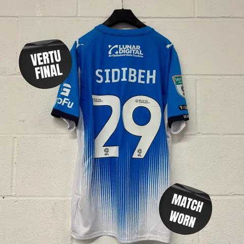 STOCKPORT COUNTY F.C VERTU TROPHY FINALS MATCH WORN HOME SHIRT IN BLUE/WHITE - EU L / ADAM SIDIBEN #29