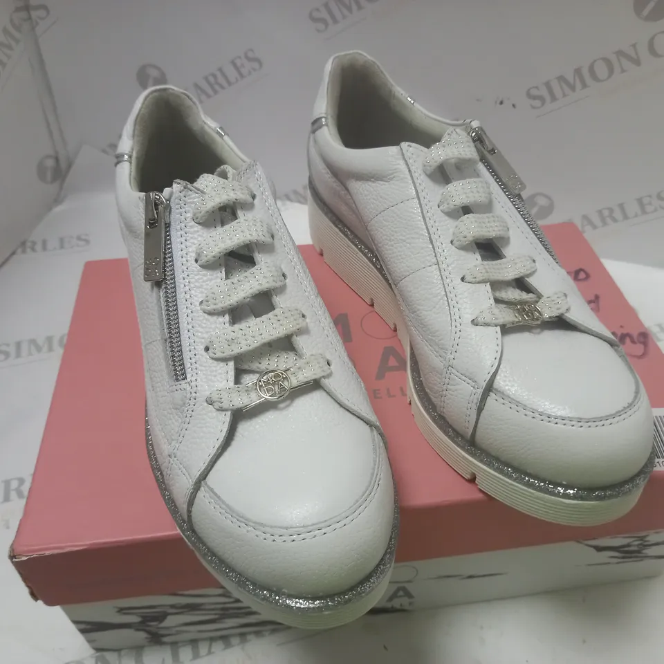 BOXED WHITE GENE WEDGE TRAINERS WITH LACE AND ZIP