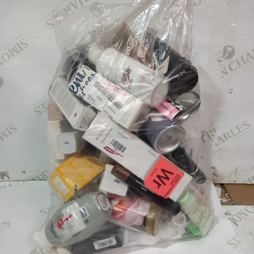 LOT OF APPROXIMATELY 20 ASSORTED COSMETIC AND BEAUTY ITEMS TO INCLUDE COLOUR CARE GLAZE, FACIAL CLEANER, FOUNDATION ETC