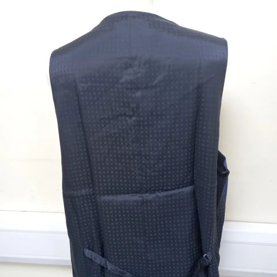 HUGO BOSS WAIST COAT SIZE 42