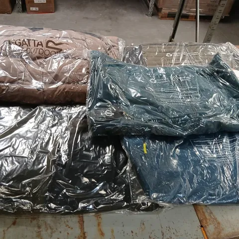 APPROXIMATELY 22 ITEMS OF ASSORTED BRAND NEW REAGATTA/DARE 2 B CLOTHING AND ACCESSORIES