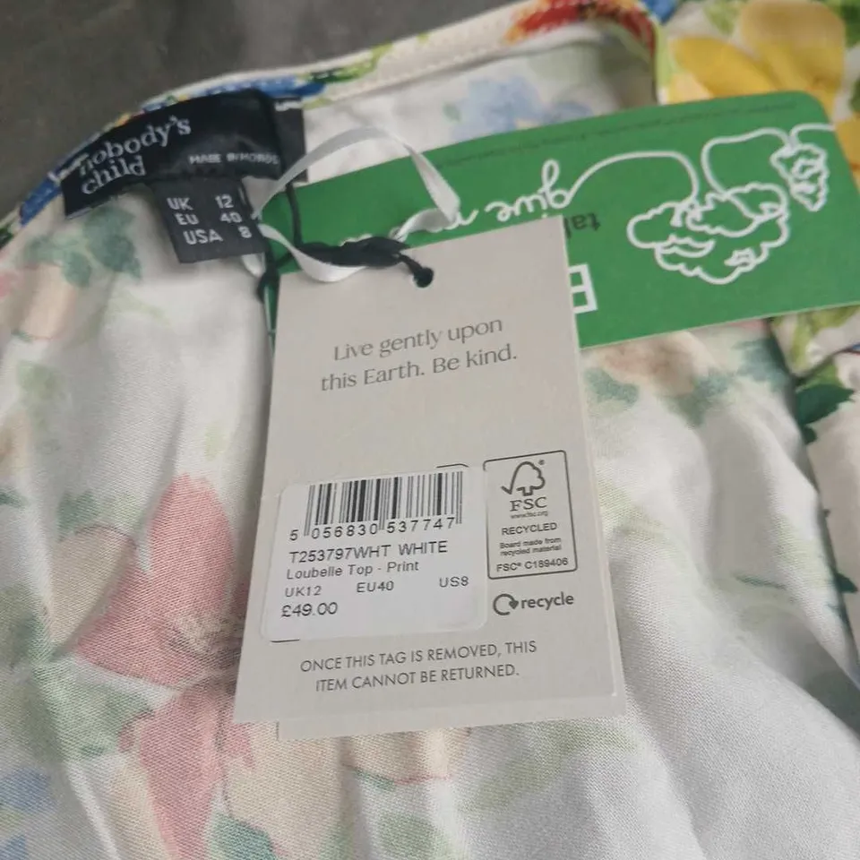 NOBODY'S CHILD FLORAL PRINT TOP – WHITE WITH MULTICOLOR FLOWERS (UK 12)