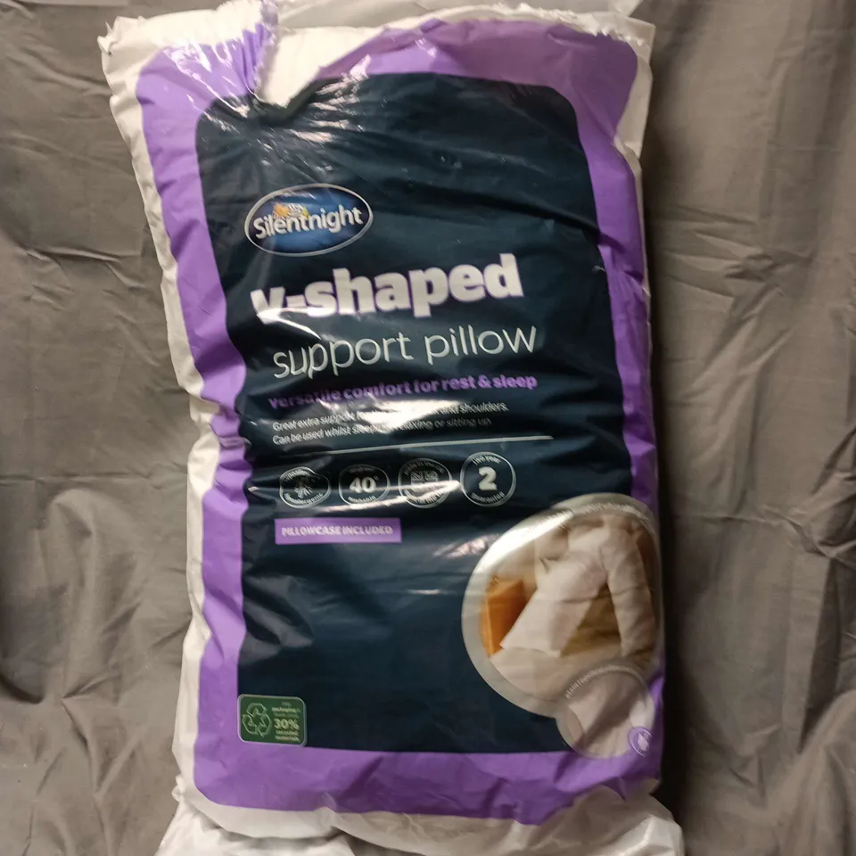 CAGE OF APPROXIMATELY 20 ASSORTED HOUSEHOLD ITEMS TO INCLUDE PILLOWS AND BLANKETS