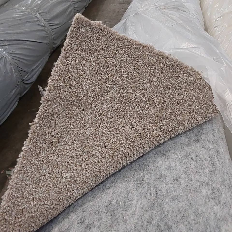 ROLL OF QUALITY DARTMOOR TWIST SB CARPET // SIZE: APPROX 4 X 14m