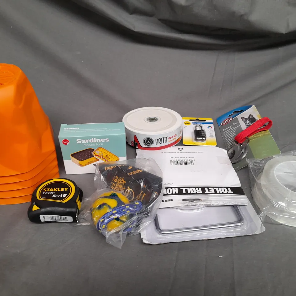 BOX OF ASSORTED HOUSEHOLD ITEMS TO INCLUDE TOILET ROLL HOLDER, TAPE MEASURE AND SARDINES SNACK FORK
