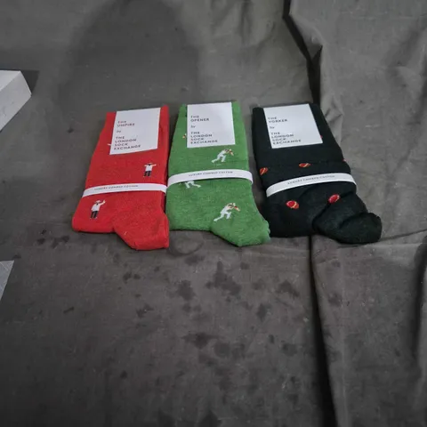 THE LONDON SOCK EXCHANGE LUXURY COMBED COTTON SOCKS – 3-PACK (RED, GREEN, NAVY) - CRICKET THEMED DESIGN - SIZE UNSPECIFIED 